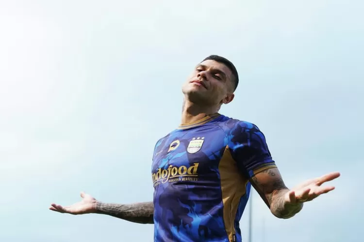 profil-lengkap-pemain-bola-ciro-alves