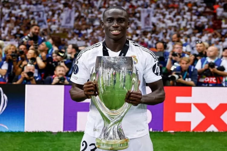 profil-lengkap-pemain-bola-ferland-mendy