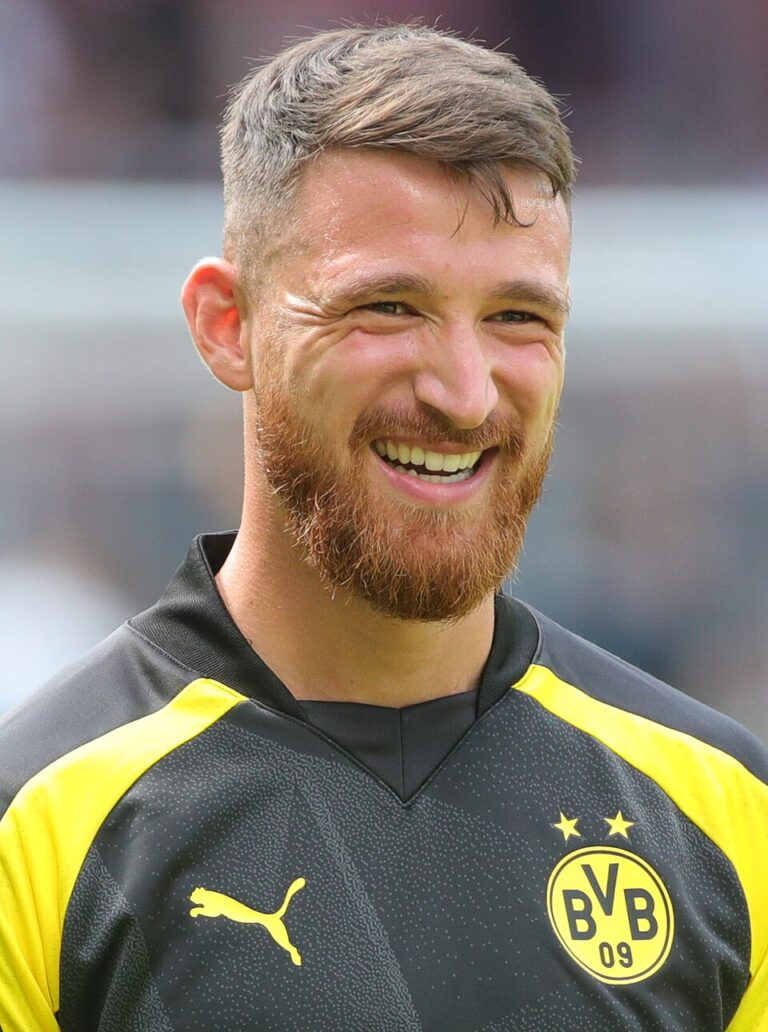 profil-lengkap-pemain-bola-salih-ozcan