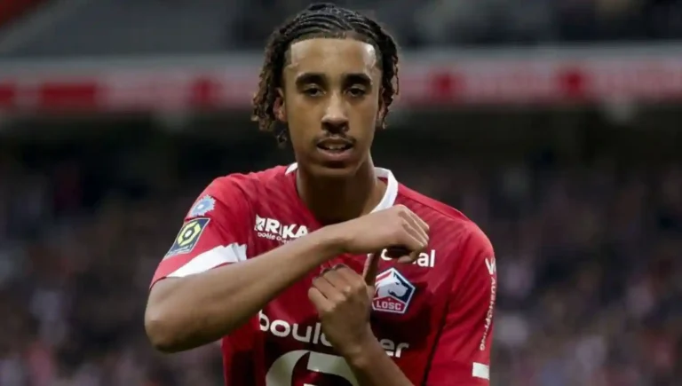 profil-pemain-bola-leny-yoro-karier-dan-prestasinya