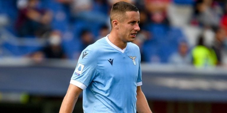 profil-pemain-bola-adam-marusic-keahlian-dan-peran-di-lapangan