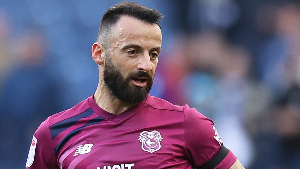 profil-pemain-bola-manolis-siopis-karier-dan-prestasinya