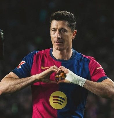 profil-pemain-bola-robert-lewandowski-striker-dunia-yang-hebat