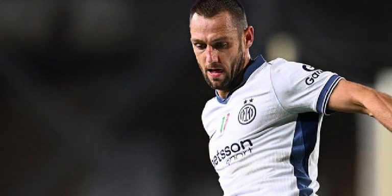 profil-pemain-bola-stefan-de-vrij-bek-andal-dari-tim-nasional