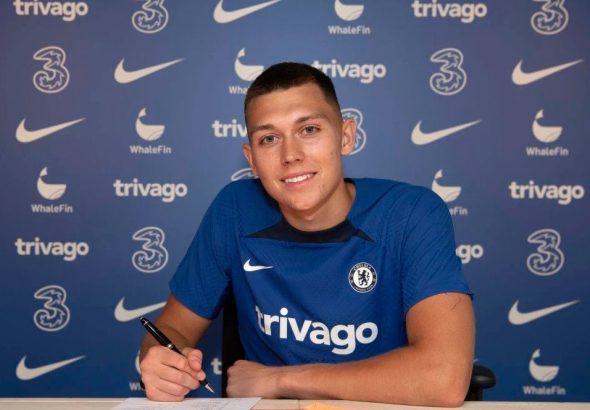 profil-lengkap-pemain-bola-gabriel-slonina-kiper-muda-berbakat