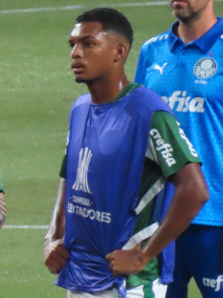 profil-lengkap-pemain-bola-luis-guilherme-karir-dan-prestasi