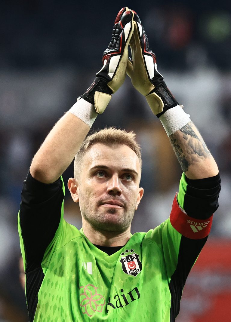profil-mert-gunok-kiper-andalan-timnas-dan-klub-liga-turki