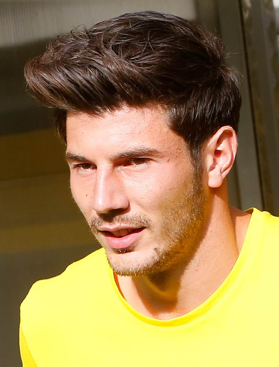 profil-pemain-bola-milos-jojic-karier-dan-prestasinya