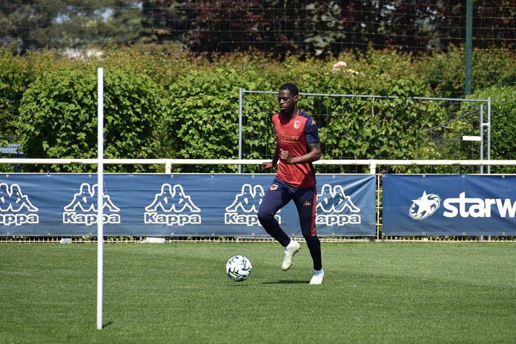 profil-pemain-bola-alex-moucketou-moussounda-karir-dan-prestasi