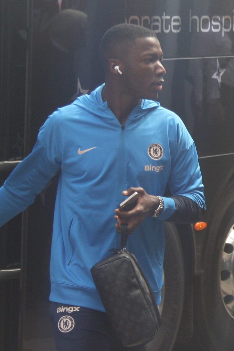 profil-lengkap-pemain-bola-moises-caicedo-karier-dan-prestasinya