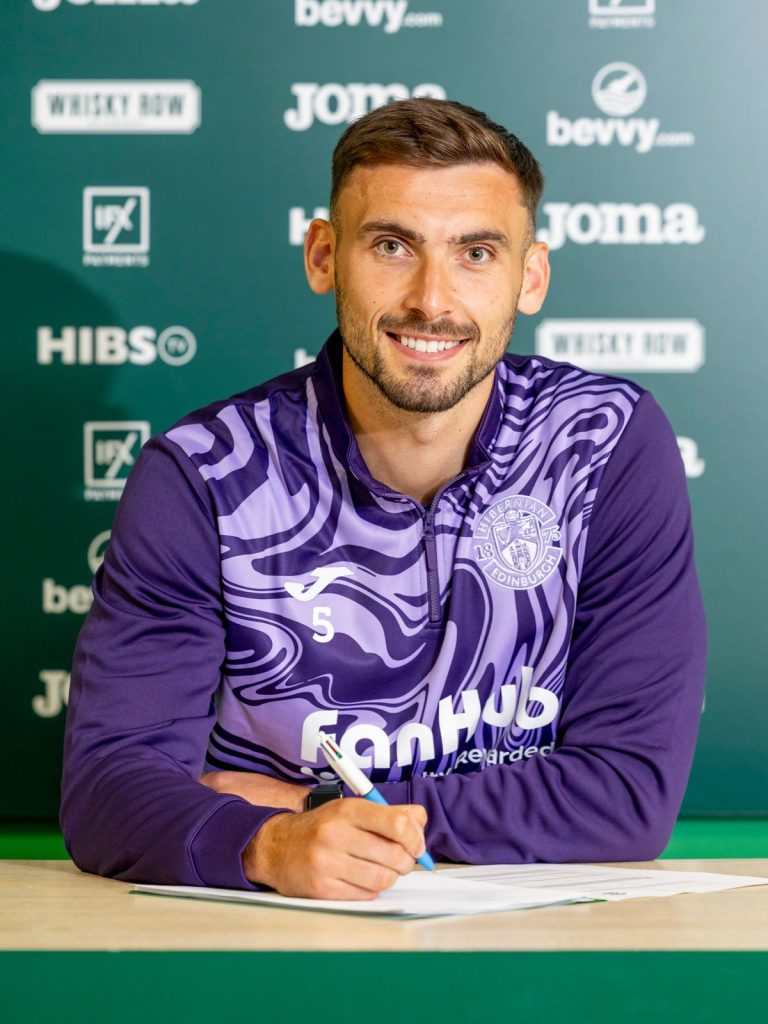 profil-pemain-bola-warren-ohora-karier-dan-prestasinya