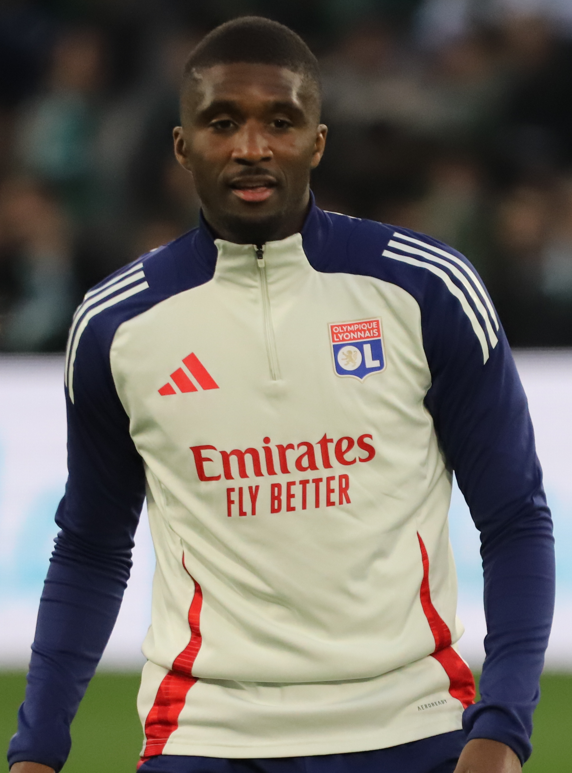 profil-lengkap-pemain-bola-clinton-mata-dan-perjalanan-kariernya